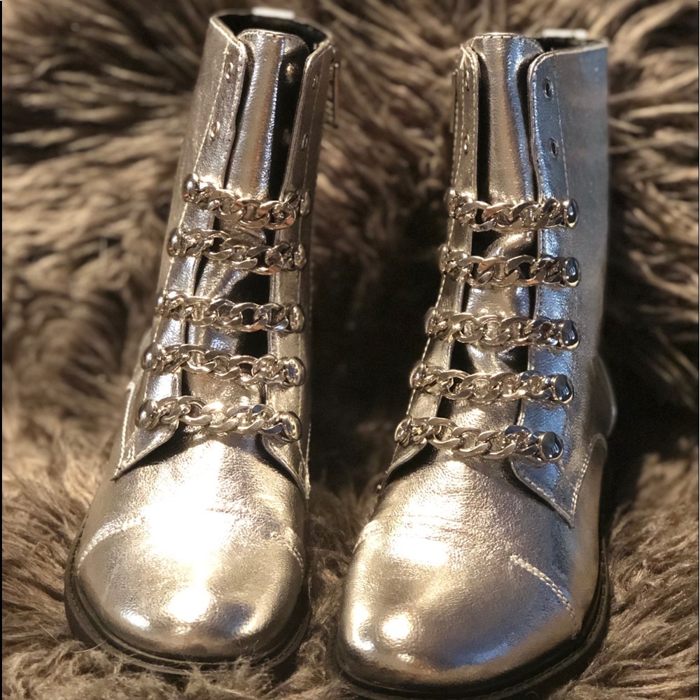 💝BNIB SAM EDELMAN SILVER LEATHER BOOTS